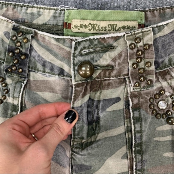 Miss Me Camo Bermuda Cargo Shorts Womens S Small Jeweled Embellished Raw Hem - Picture 4 of 8